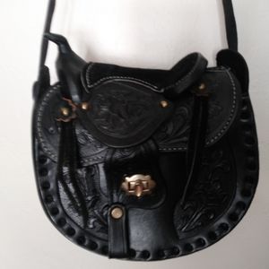 Saddle purse